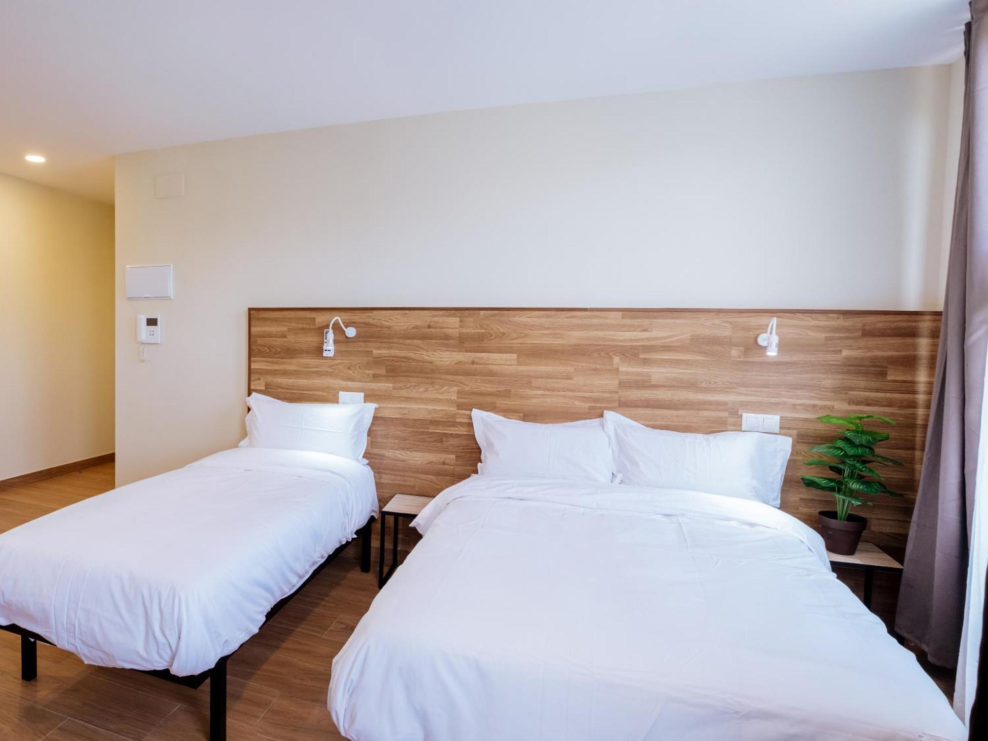 אלקאלה דה הנארס Apartahotel Golden Alcala מראה חיצוני תמונה